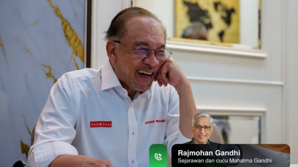 PM Anwar Extends Invitation to Gandhi's Grandson for Democracy Lecture Tour