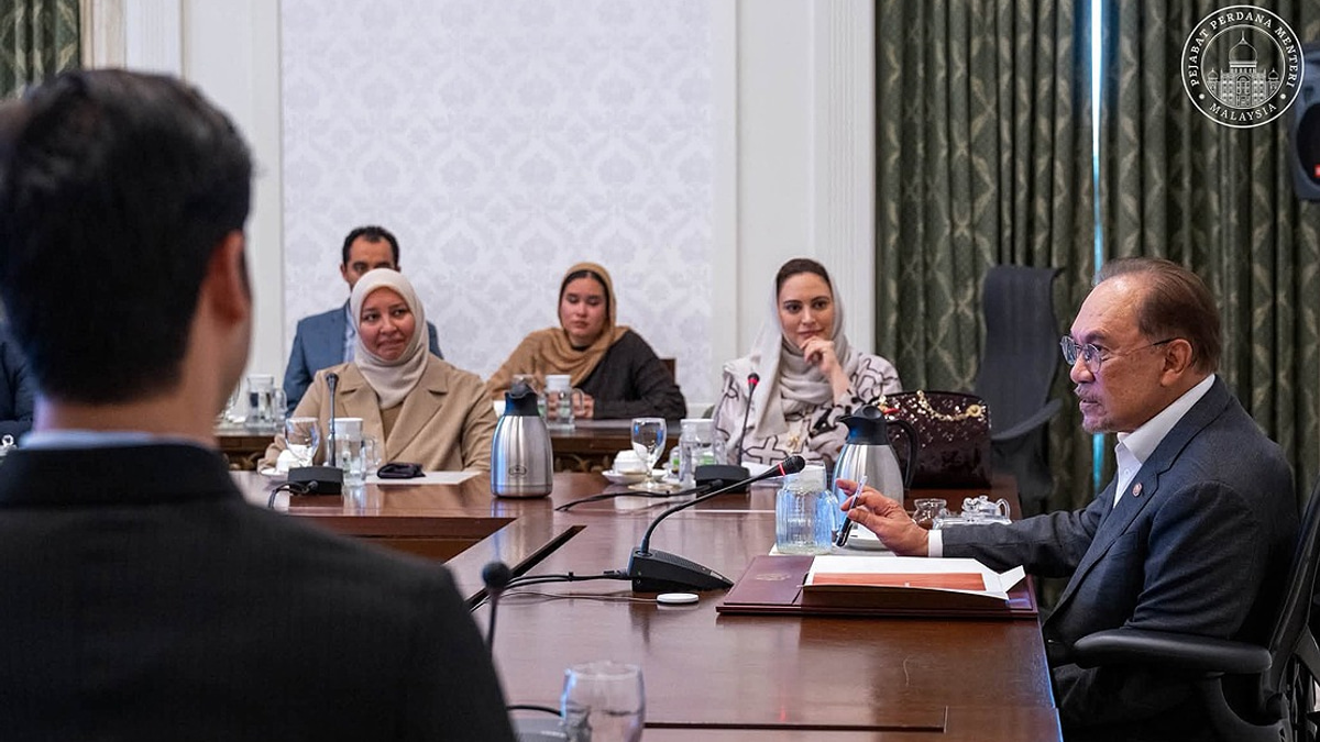 Leaders Must Balance Adaptation with Unwavering Moral Principles, Says Anwar
