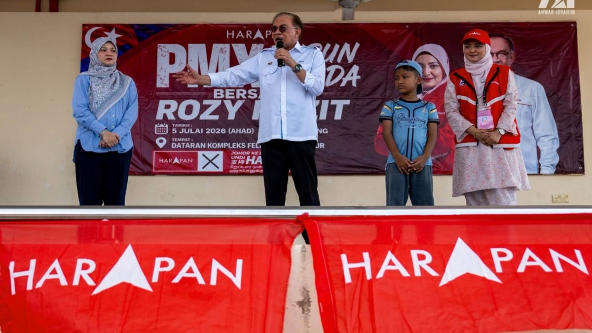 Anwar Moved by Nine-Year-Old's Journey Through Plantation to Meet Him
