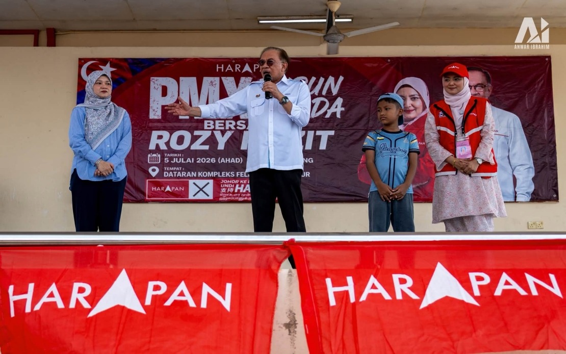 Anwar Moved by Nine-Year-Old's Journey Through Plantation to Meet Him