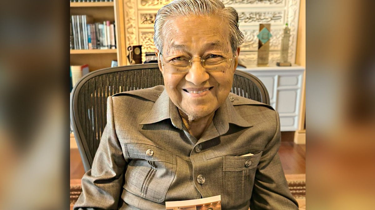Cabinet Ministers Mark Dr Mahathir's 101st Birthday with Tributes
