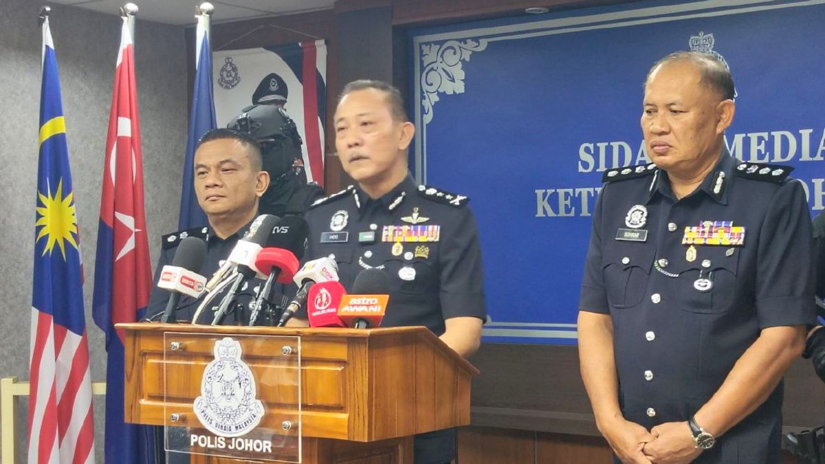 Police arrest five over inverted Malaysian and Johor flags