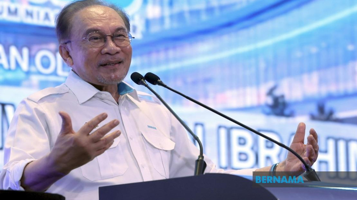 PM Anwar Pushes Mentorship Model Over Top-Down Approach for Bumiputera Entrepreneurship