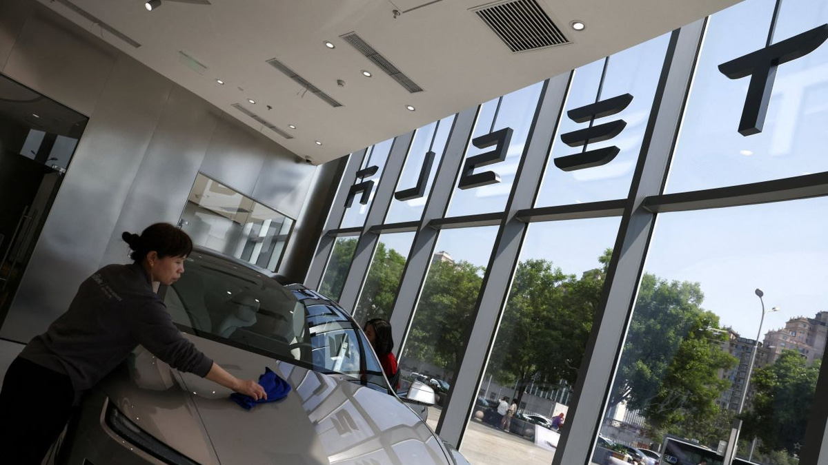 Tesla Faces China's Largest EV Recall Over Door-Handle Safety Defect