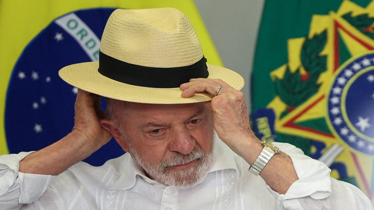 Lula Maintains Razor-Thin Edge Over Bolsonaro's Son in Brazilian Presidential Race