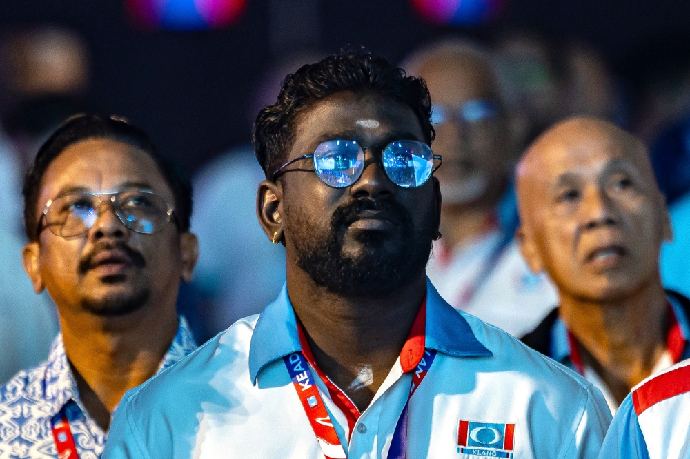 Anwar Extends Olive Branch to PKR Defectors as Party Confronts Membership Crisis