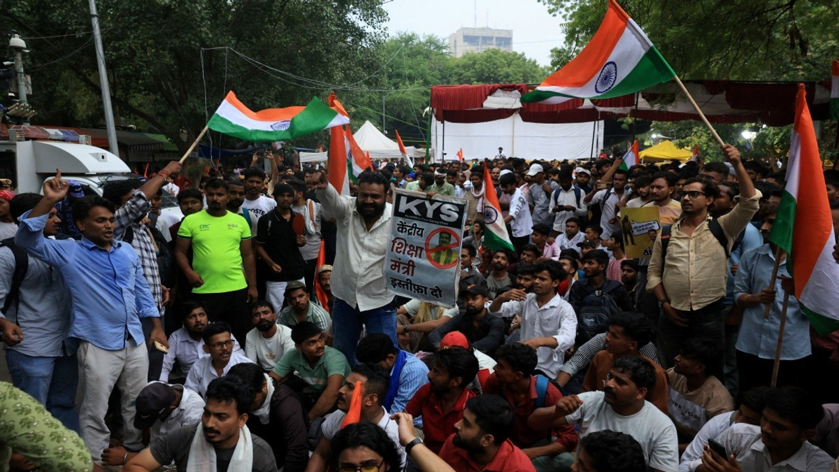 Indian Youth Movement Stages Parliament March Demanding Education Overhaul
