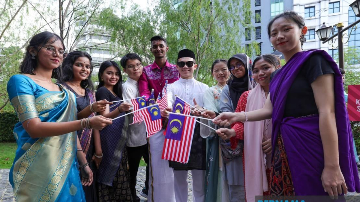 Lee Lam Thye Condemns Divisive Political Rhetoric, Calls for Unity Defence