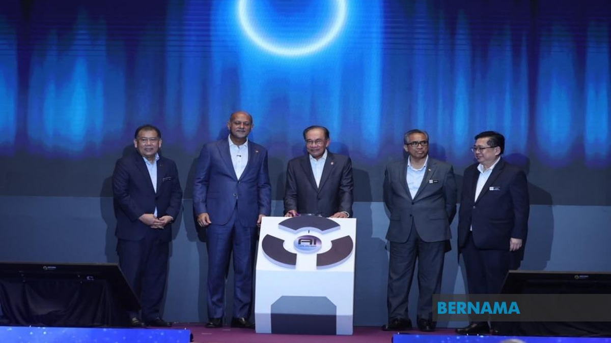 Government Rolls Out Free AI Training and Software Access for Young Malaysians