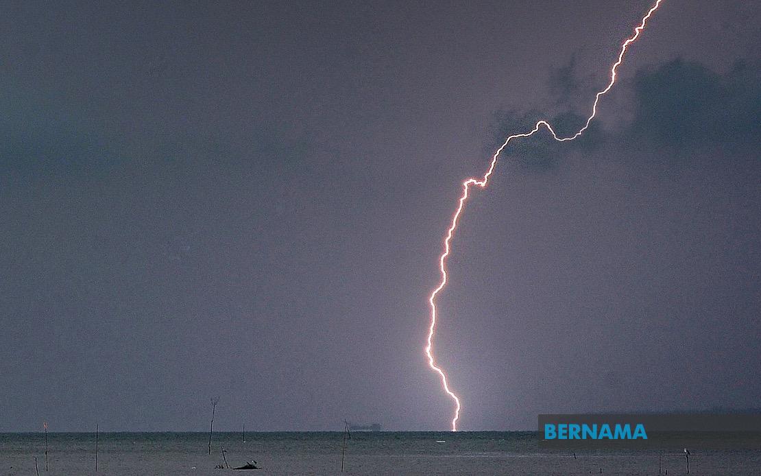 Severe Thunderstorms and Heavy Rain Forecast for Multiple States Until Evening