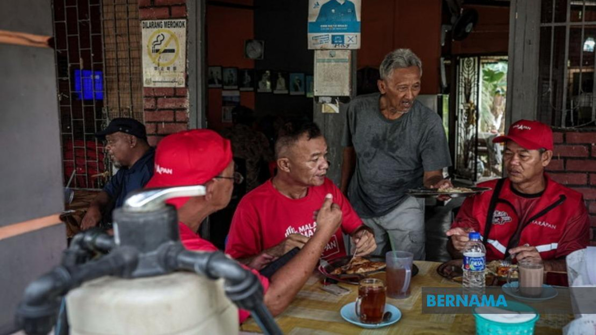 Johor Election Campaign Delivers Unexpected Windfall for Street Food Vendors