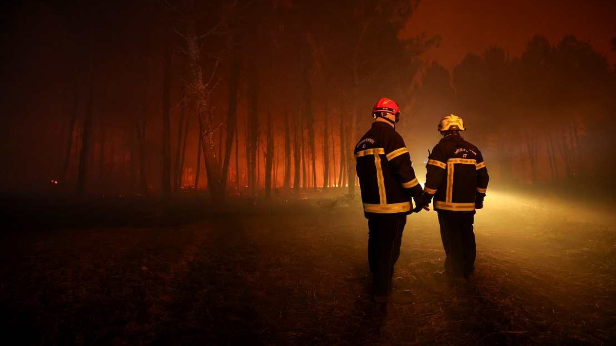 French Teen Charged Over Fire That Killed Two Firefighters Near Bordeaux