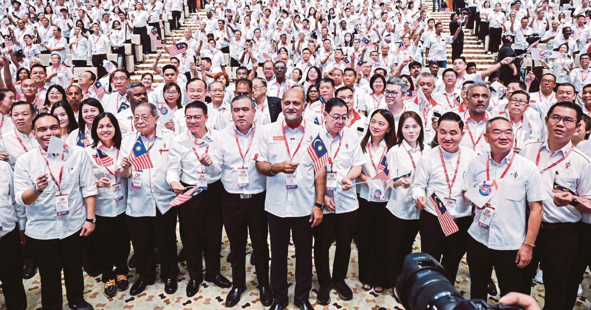 DAP Presses Anwar on Constitutional Reforms Before Year-End