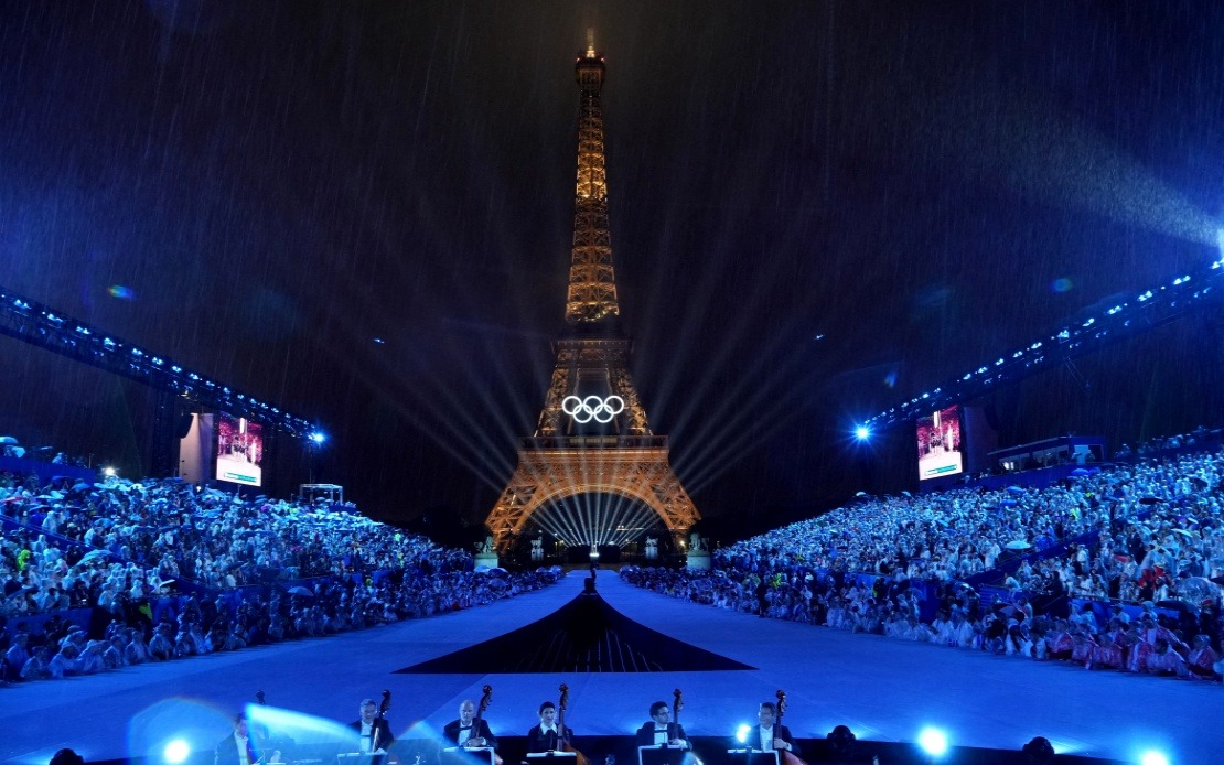 Eiffel Tower, Louvre Close Early As France Battles Extreme Heatwave