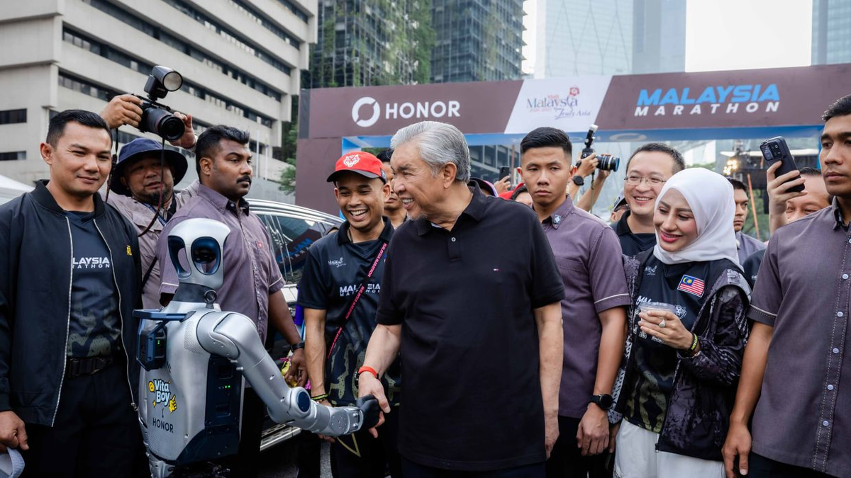 HONOR's humanoid robots make Malaysian debut at Kuala Lumpur Marathon 2026