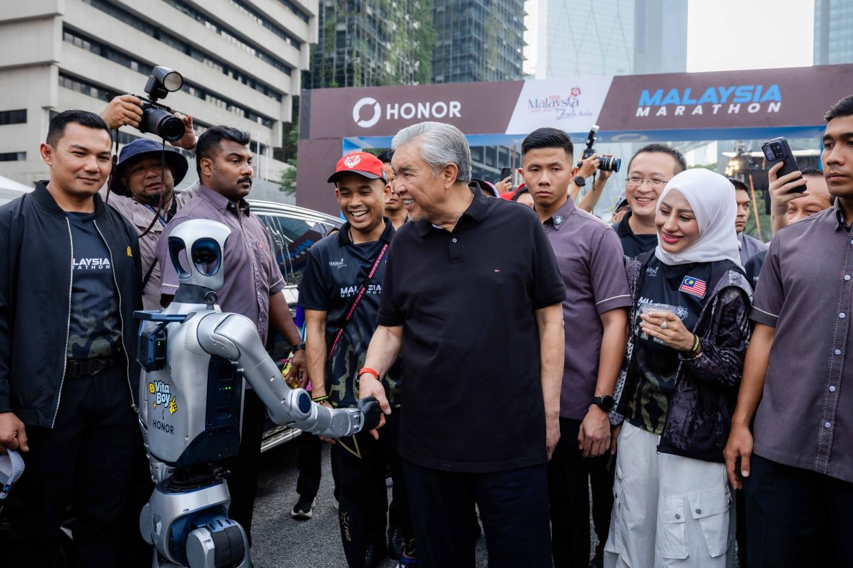HONOR's humanoid robots make Malaysian debut at Kuala Lumpur Marathon 2026