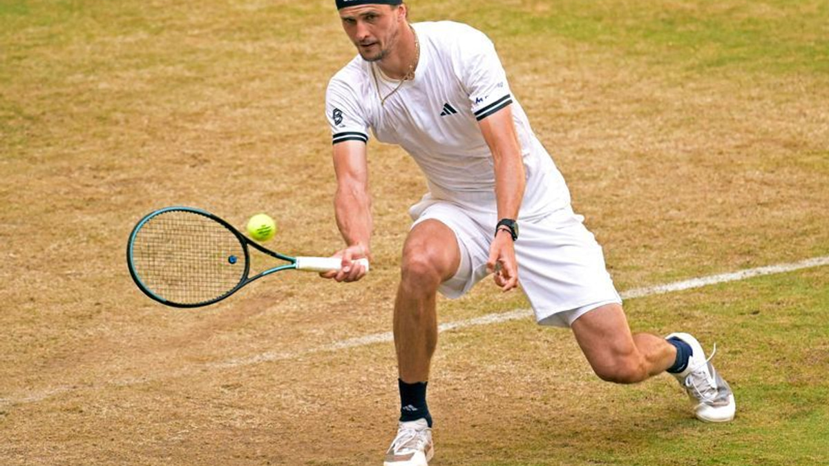 Zverev blames faulty glucose monitor for Halle semi-final defeat to Fritz
