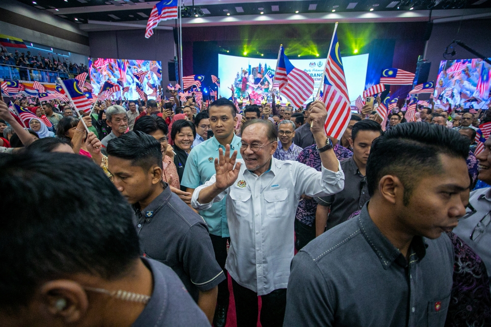 Anwar Urges Government Officials to Campaign Responsibly Ahead of Elections