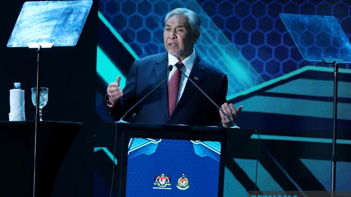 Immigration Officers Deserve Better Pay and Career Prospects, Says Zahid
