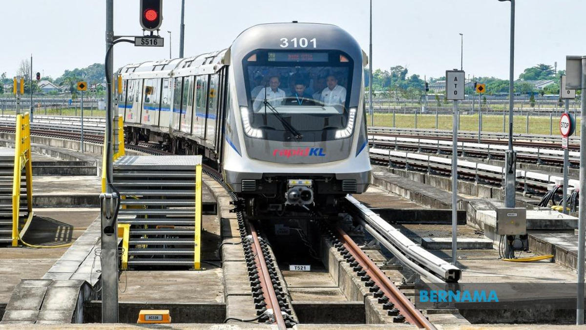 Free LRT3 Rides Offer Students and Commuters Chance to Experience Shah Alam Line