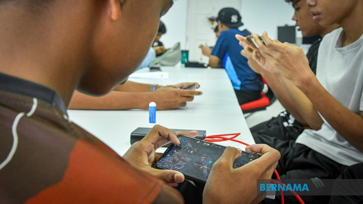 Malaysia Intensifies Safe Internet Push, Emphasises Parental Oversight of Under-16 Social Media Ban
