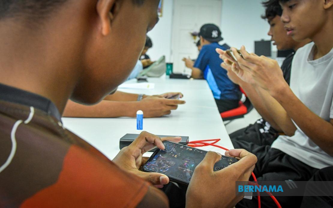 Malaysia Intensifies Safe Internet Push, Emphasises Parental Oversight of Under-16 Social Media Ban