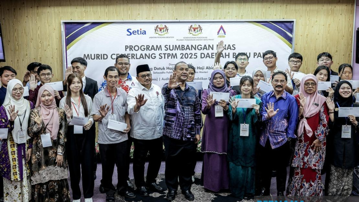 Prime Minister's Office Recognises 214 Top STPM Achievers in Batu Pahat