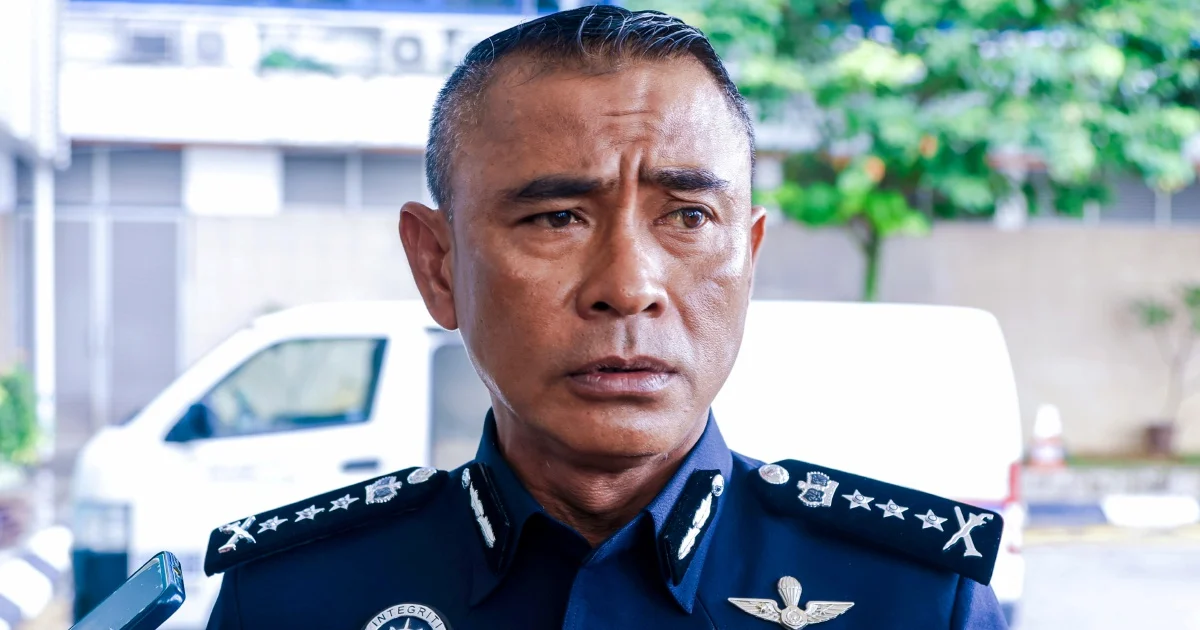 Two arrested after dramatic drug transport chase ends in multi-vehicle pile-up on Jalan Kuching