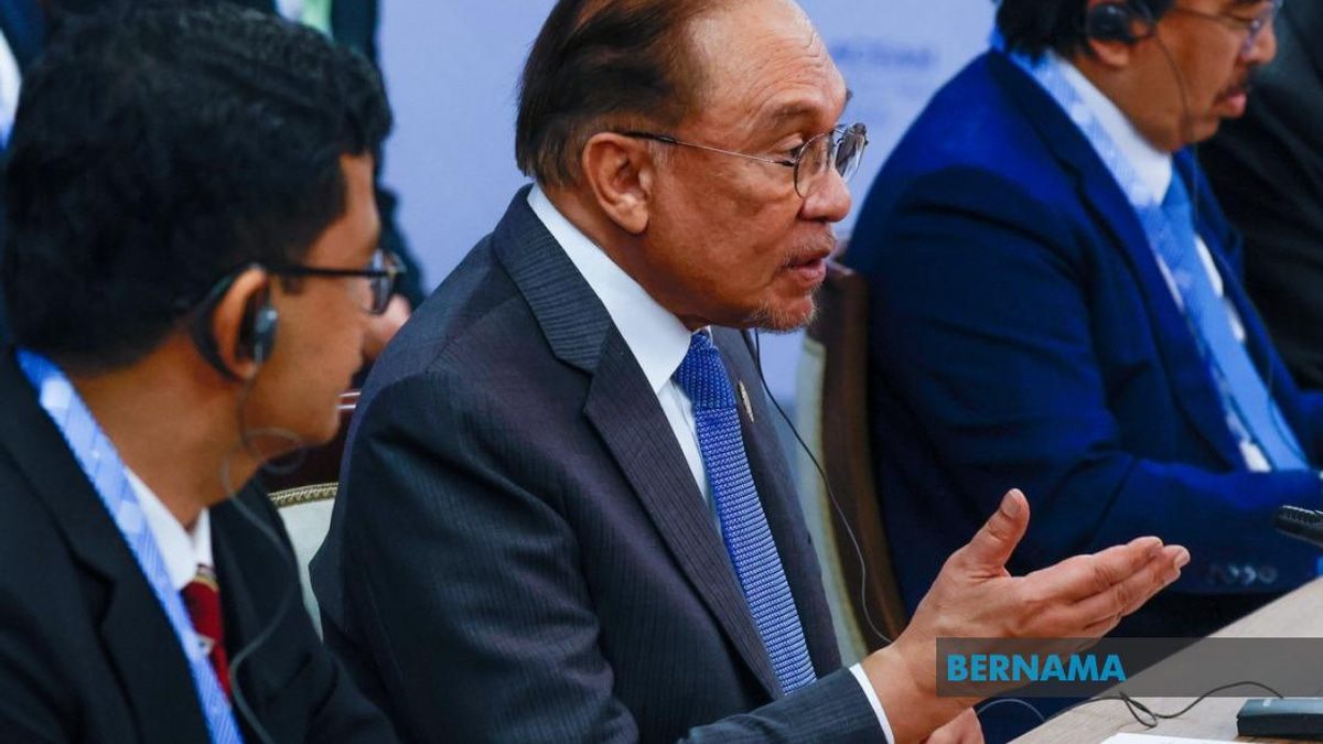 Anwar Praises Russia's Principled Stance on Gaza and Iran