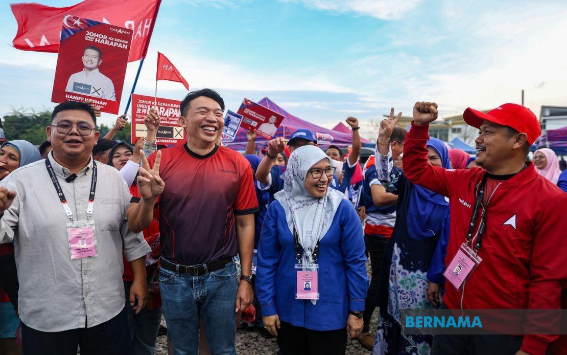 Johor Election Rivals Show Civility at Pontian Night Market Campaign Stop