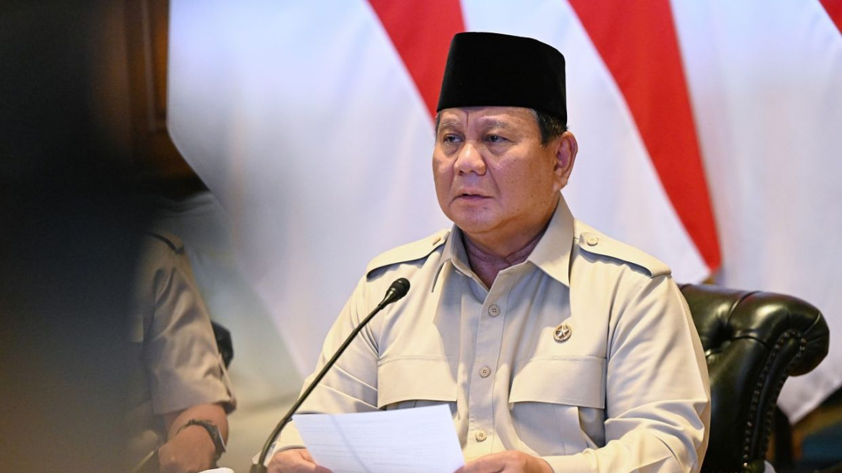 Prabowo's Approval Rating Plummets to 51.1% as Indonesia's Honeymoon Period Ends
