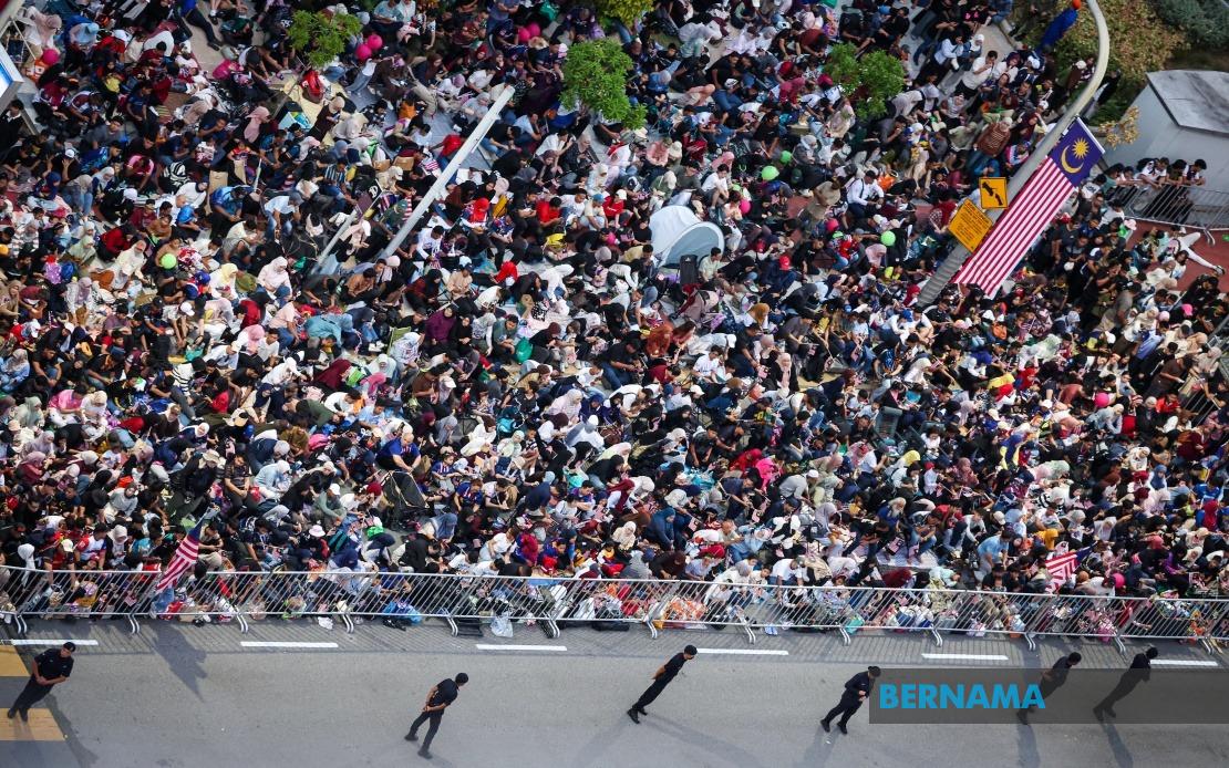 Thousands Camp Overnight at Dataran Putrajaya for Prime Seats at 69th National Day Parade