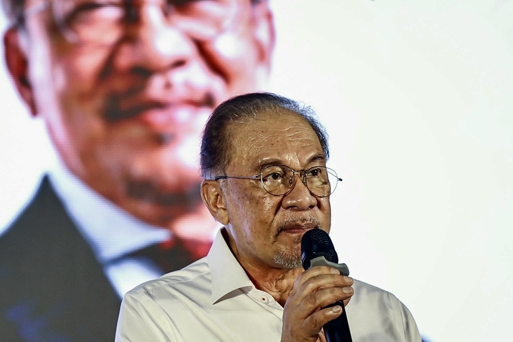 Anwar Awaits Full Briefing on Melaka DAP Crisis as Pakatan Prepares Response