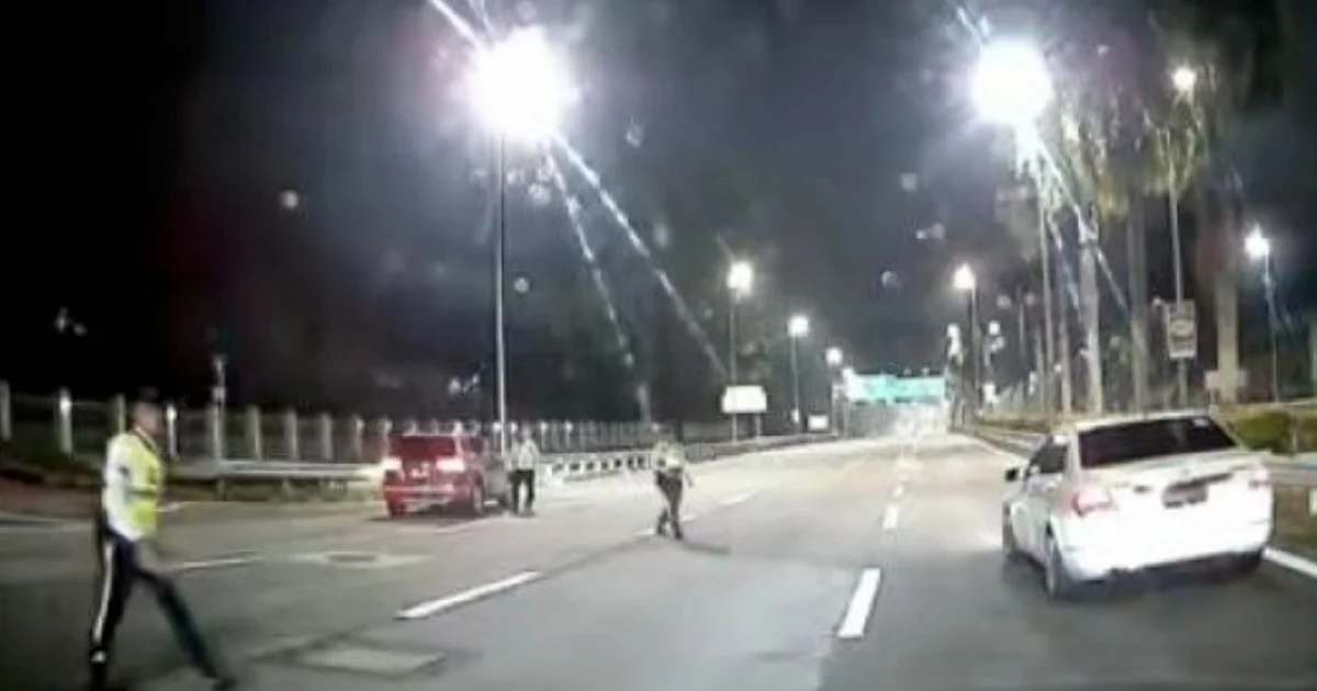 Mercedes driver detained after dramatic roadblock breach on Sprint Expressway