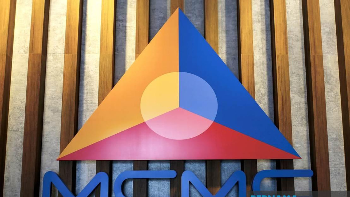 Malaysia Steps Up Fibre Network Overhaul to Fix Signal-Without-Internet Problem