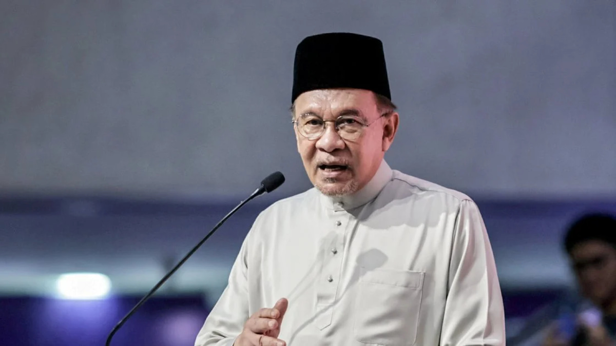 Tunku Mahkota of Johor Receives Prime Minister in Cordial Audience
