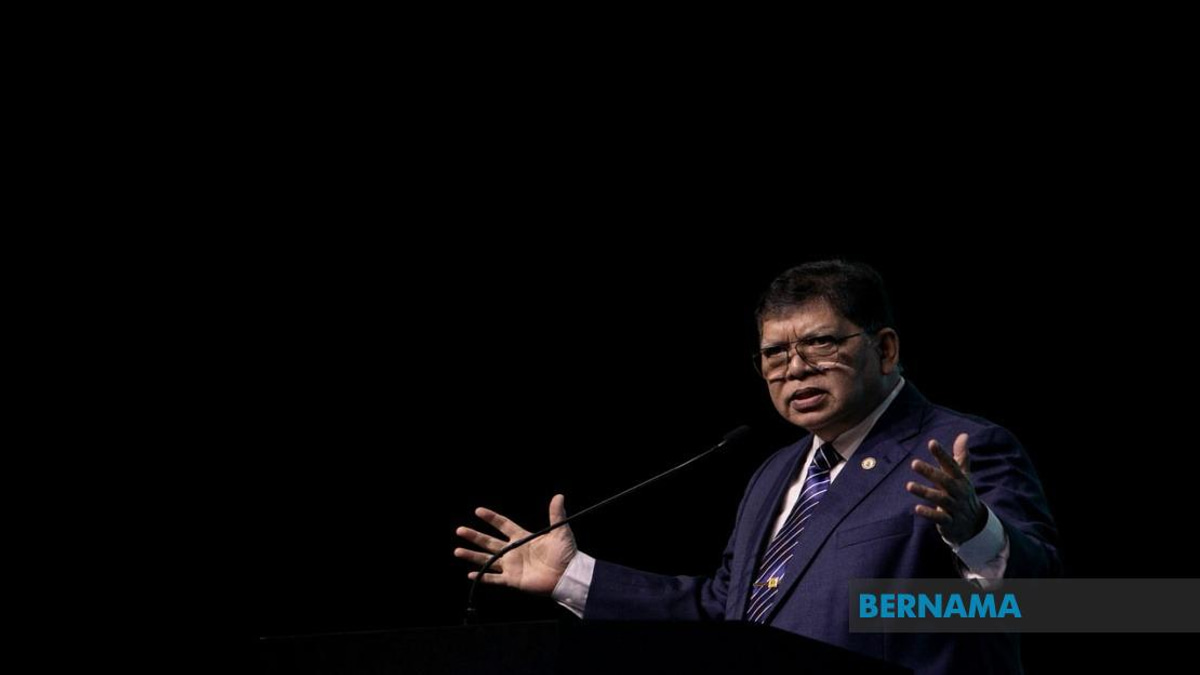 Three Programmes Can Strengthen Democracy and Unite Young Malaysians, Says Speaker Johari