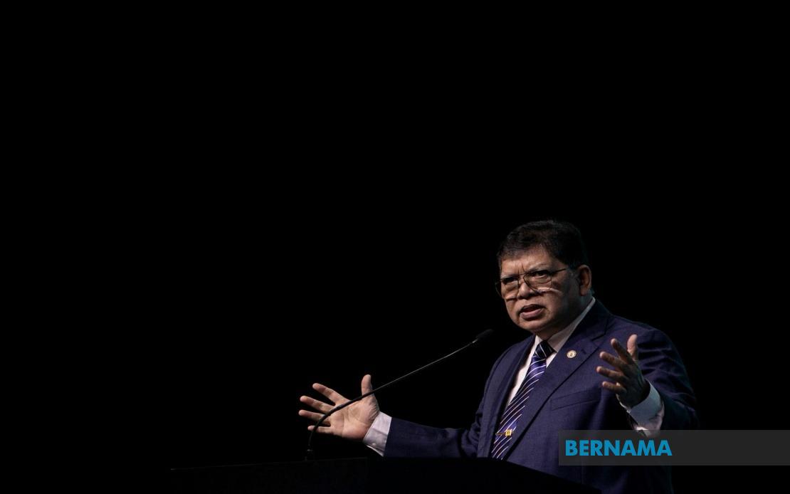 Three Programmes Can Strengthen Democracy and Unite Young Malaysians, Says Speaker Johari