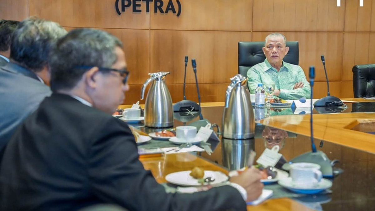 Fadillah Urges Malaysian Envoys to Pursue Strategic Partnerships and Investment Opportunities