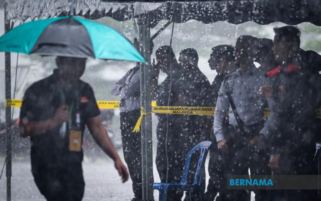 Johor Election Early Voting Proceeds Smoothly as Police Cast Ballots in Heavy Rain