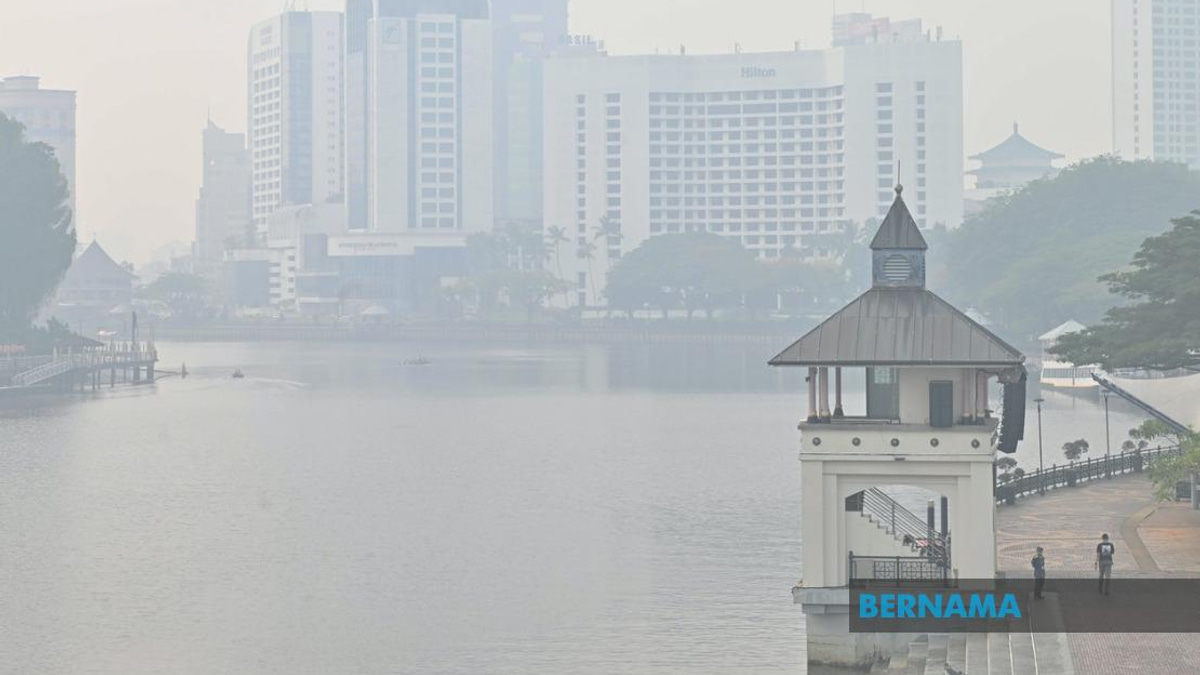ASEAN Must Strengthen Regional Haze Agreement with Enforceable Action Plan, Says Lee Lam Thye