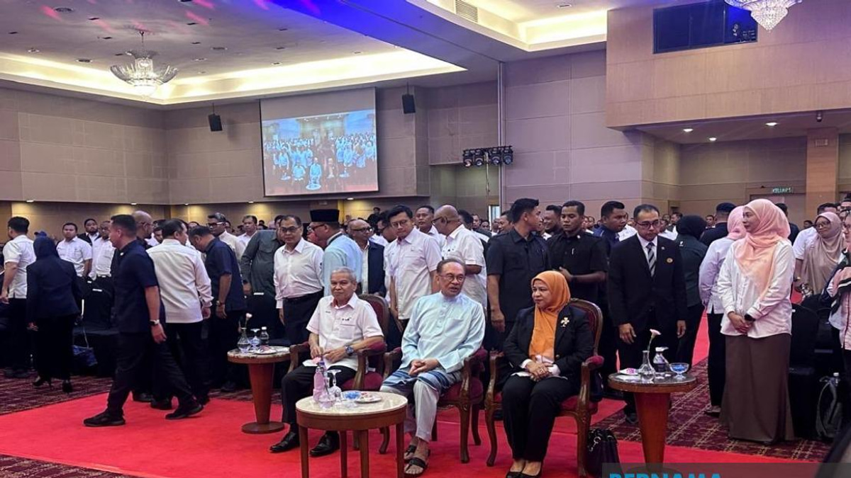 Anwar Awaits Complete FELDA Task Force Report Before Public Disclosure