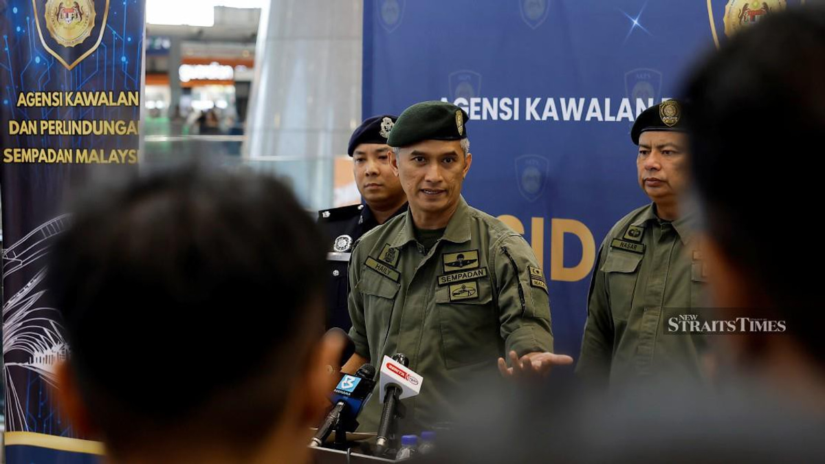 Malaysia Airlines Pilot's Baggage Screened by AVSEC, Not MCBA Authority