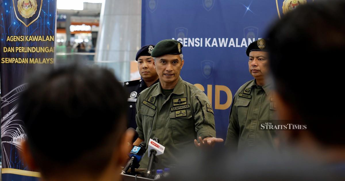 Malaysia Airlines Pilot's Baggage Screened by AVSEC, Not MCBA Authority