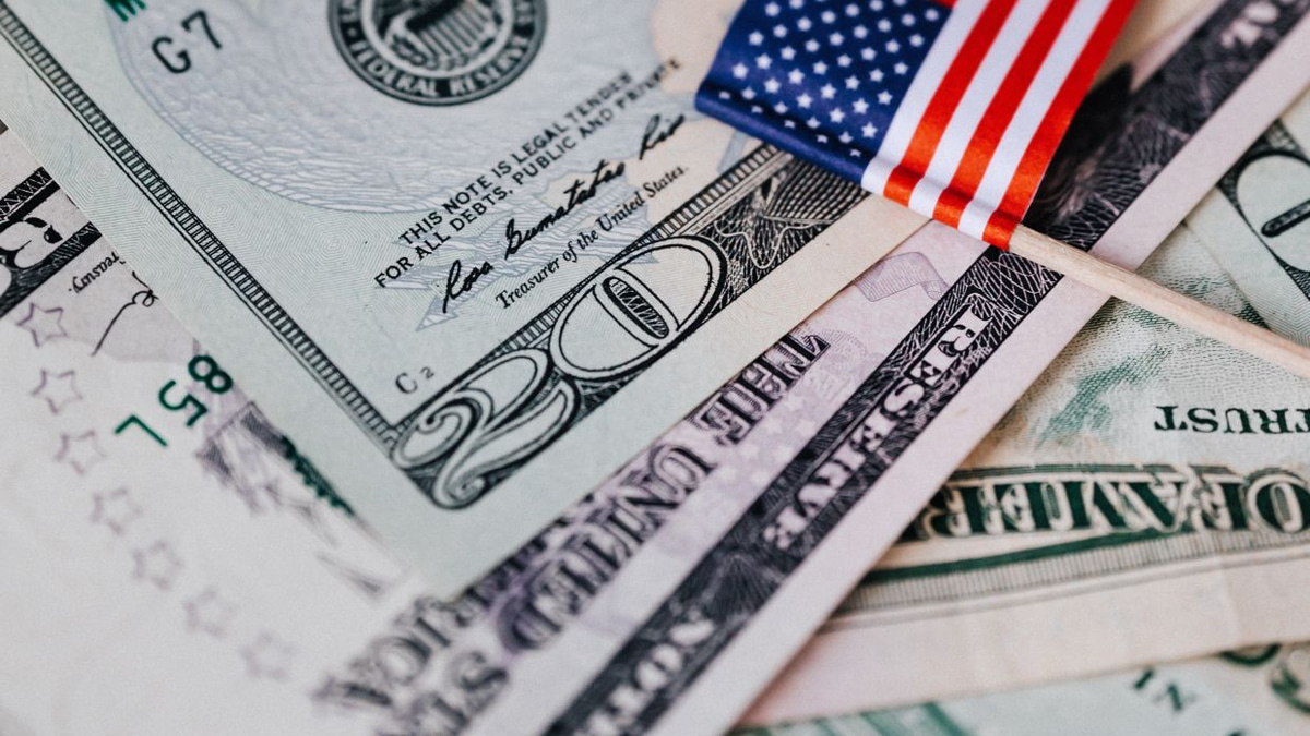 Weak US Jobs Data Triggers Dollar's Sharpest Weekly Fall Since Spring