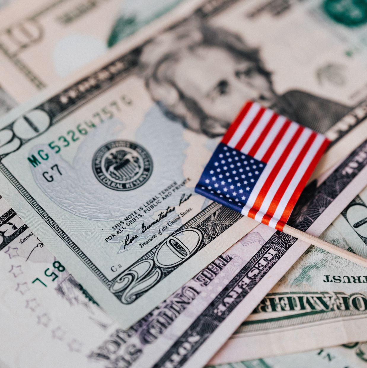 Weak US Jobs Data Triggers Dollar's Sharpest Weekly Fall Since Spring