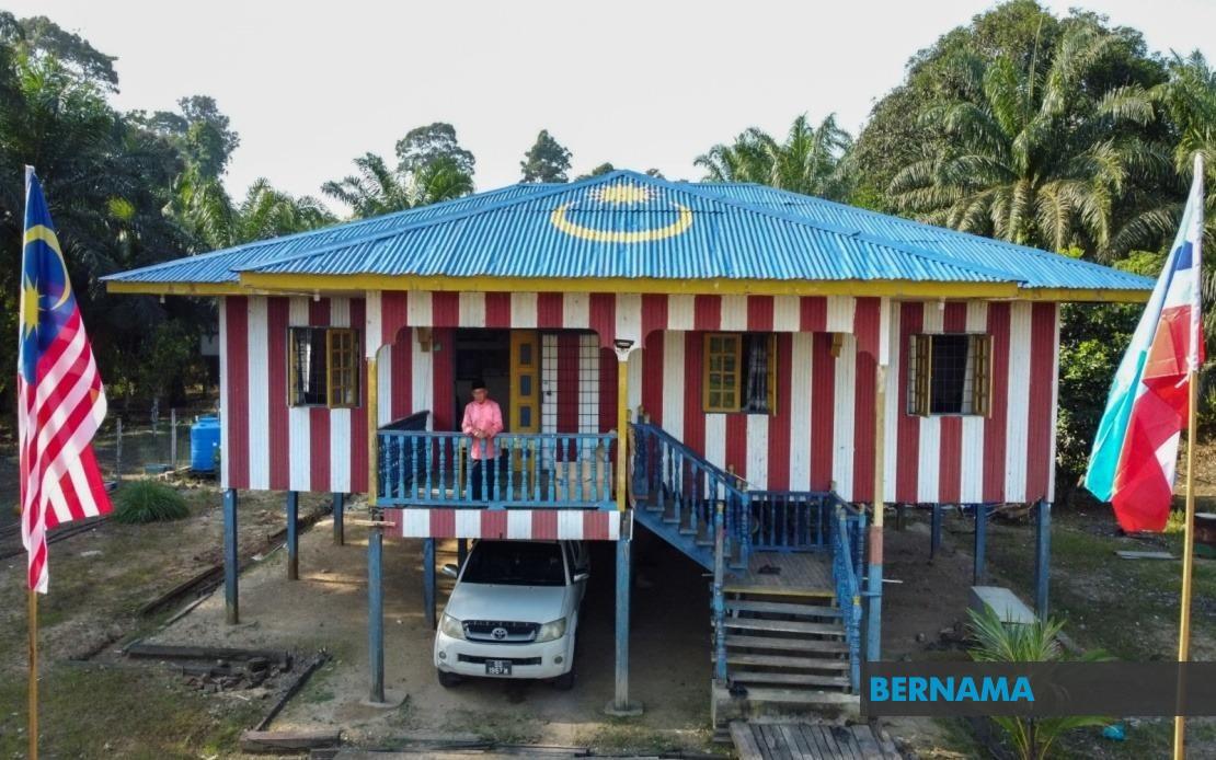 Teratak Gemilang: One Man's Patriotic Vision Painted Across a Sandakan Home