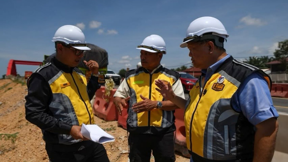 Works Minister Orders Faster Pace on Delayed Sungai Durian Bridge Project