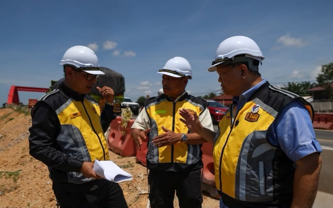 Works Minister Orders Faster Pace on Delayed Sungai Durian Bridge Project