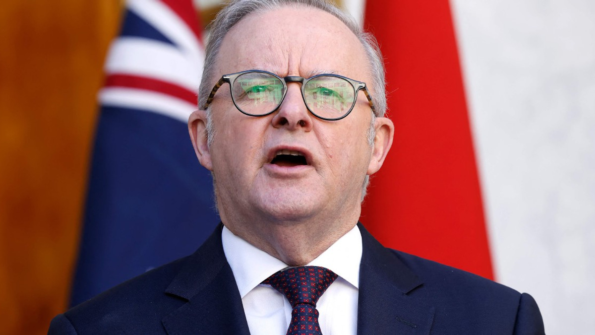 Albanese Brushes Off Apology Calls Over Crude Remark About Gift from Japanese PM